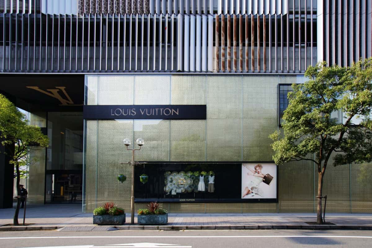 Décryptage du modèle économique LVMH : stratégies et organisation 2025