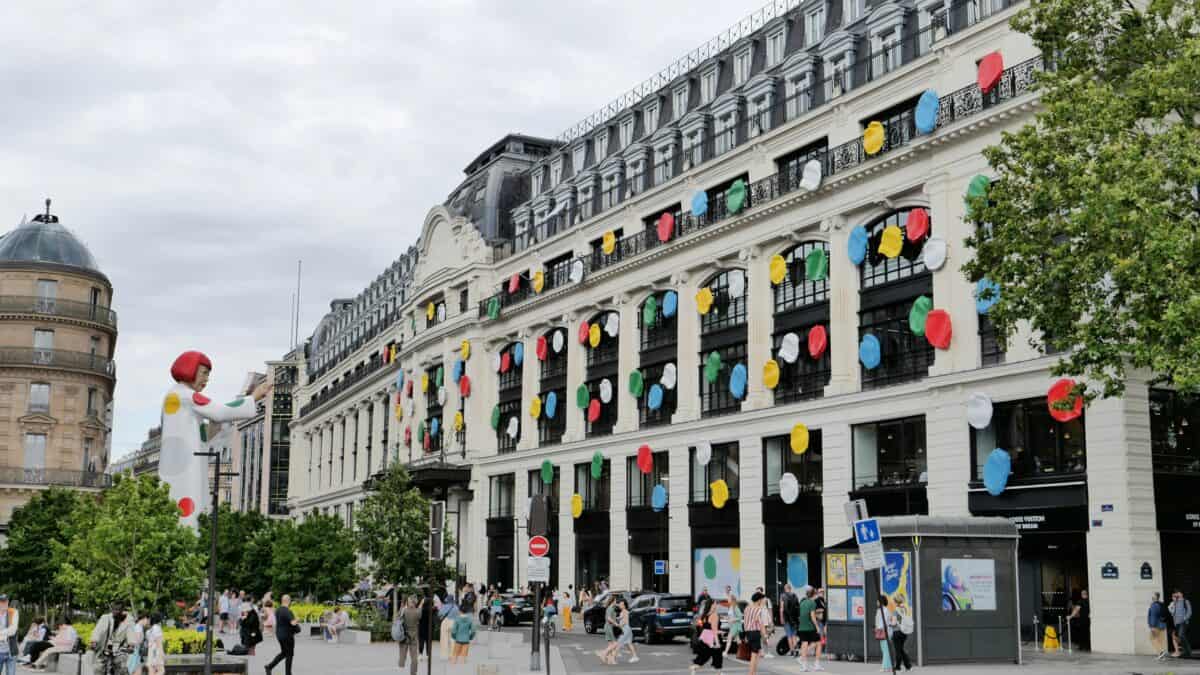 Décryptage du modèle économique LVMH : stratégies et organisation 2025