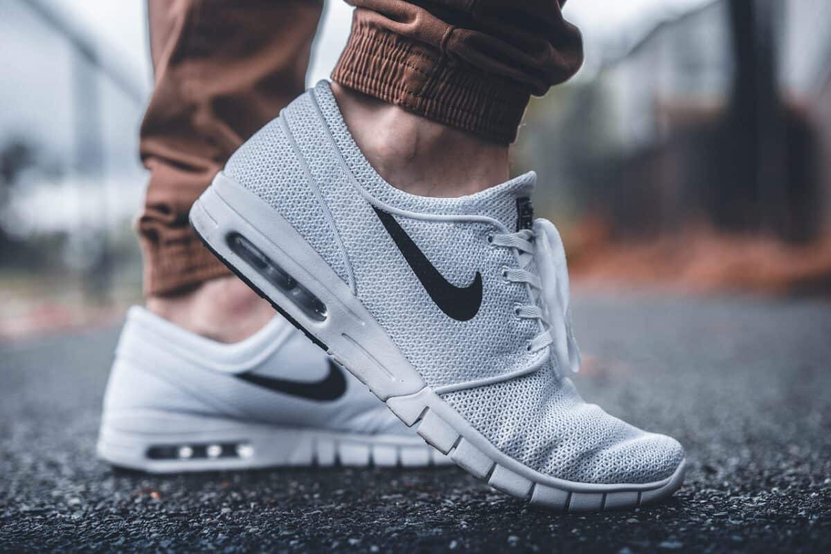 Modèle économique Nike : structure, revenus et stratégies en 2025