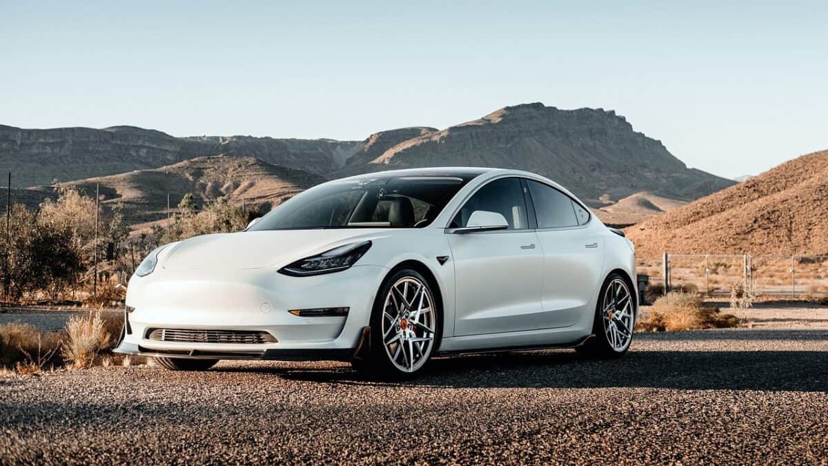 Modèle économique de Tesla : analyse approfondie et perspectives 2025