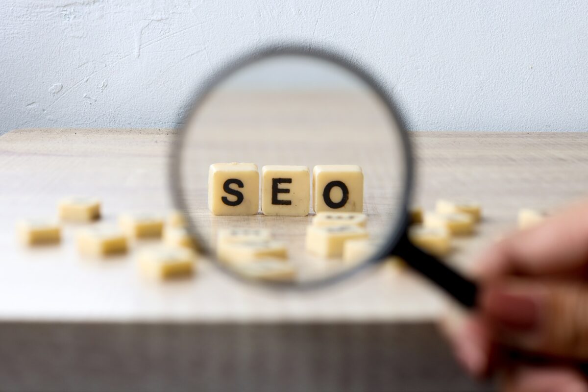 Mise au point sélective de la loupe SEO