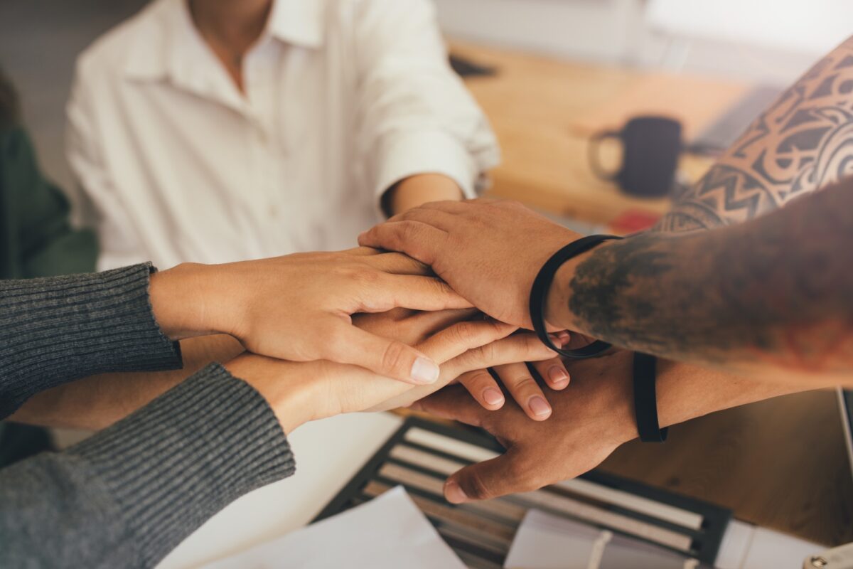 Team building, mains et hommes d'affaires