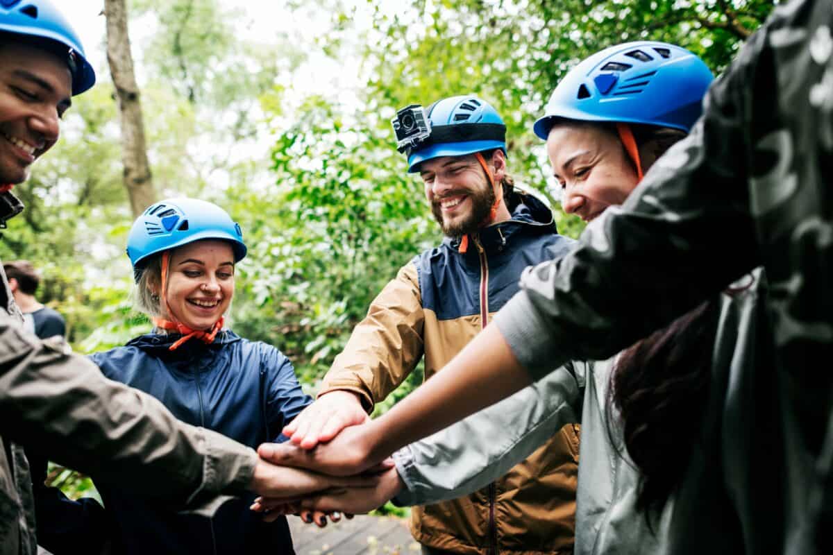 Team building en plein air dans la forêt